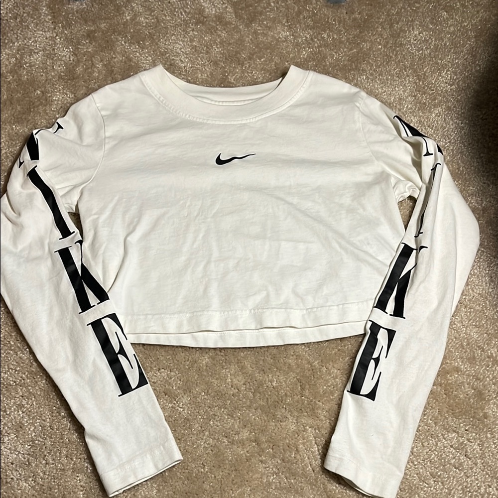 Nike Black and White Cropped Sweatshirt with Long Sleeves